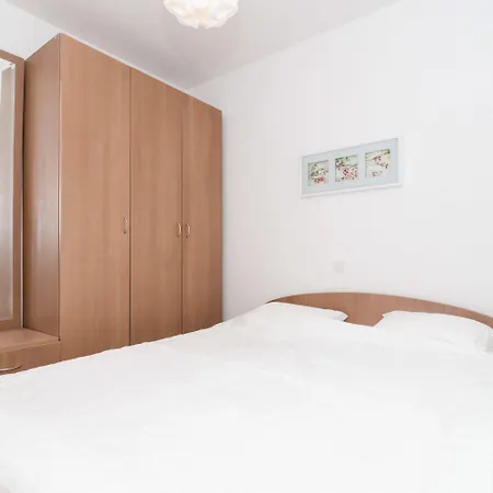 Carmelitta Apartment