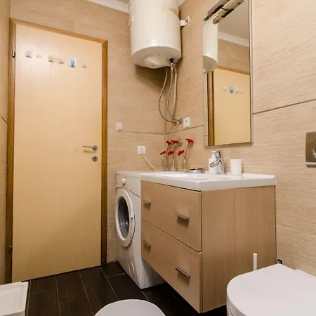 Carmelitta Apartment