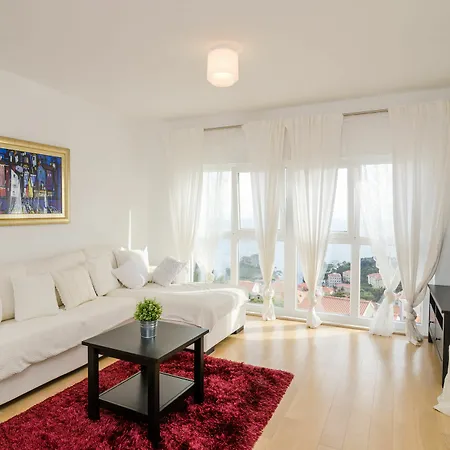 Carmelitta Apartman